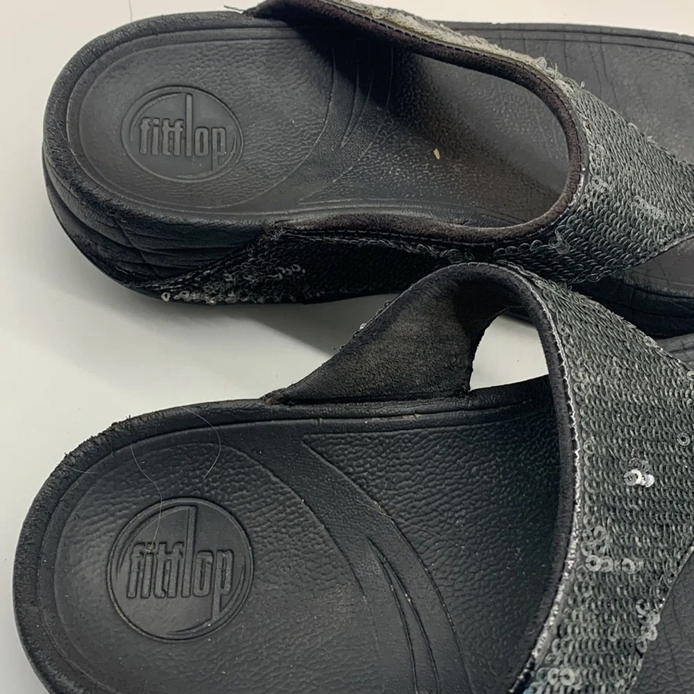 FitFlop Black Sequins Flip Flops Sz 7.  FFL0623